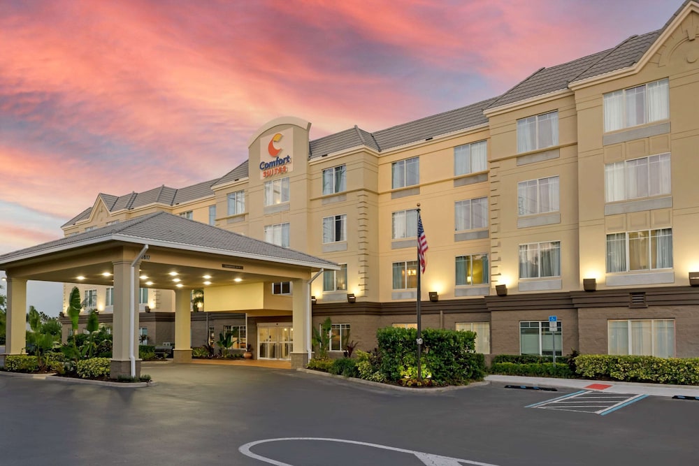 Comfort Suites Near Universal Orlando Resort - Orlando International Airport (MCO)