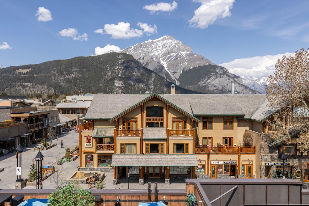 Brewster Mountain Lodge - Banff, AB, Canada