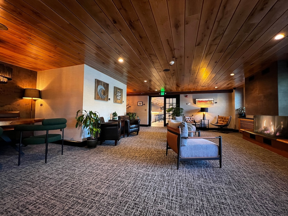 Quality Inn & Suites Maine Evergreen Hotel - Augusta