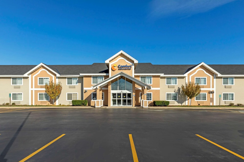 Comfort Inn & Suites Jackson - West Bend - Hartford, WI