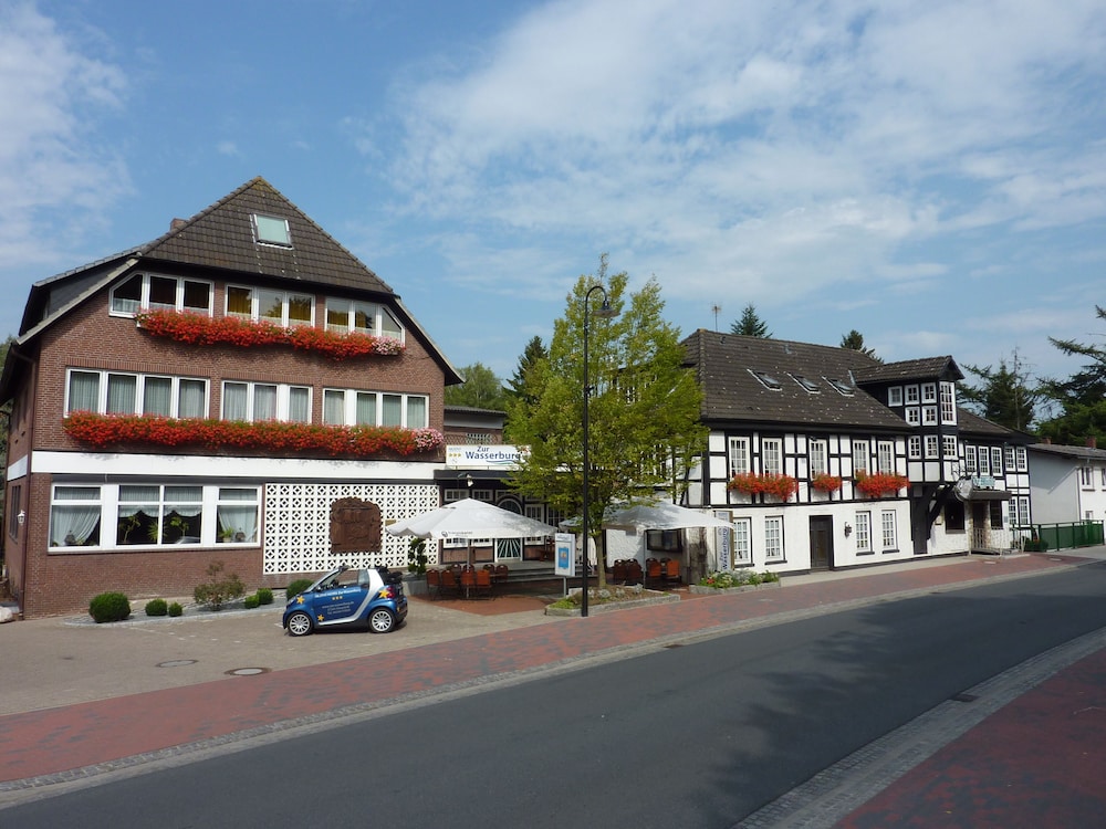 Akzent Hotel Zur Wasserburg - Hotel Garni Bed & Breakfast - Bassum