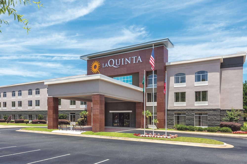 La Quinta Inn & Suites by Wyndham Columbus North - Columbus