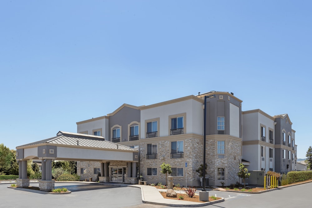 Holiday Inn Express Hotel & Suites San Jose-Morgan Hill - Morgan Hill, CA