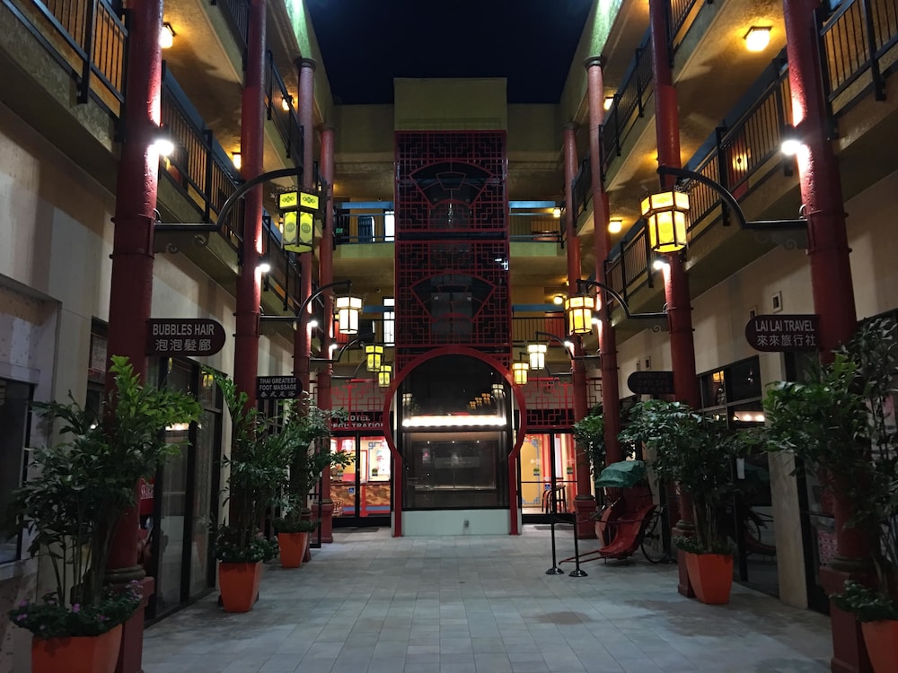 Best Western Plus Dragon Gate Inn - Vernon, CA