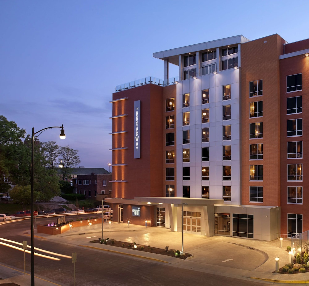 The Broadway Columbia - a DoubleTree by Hilton Hotel - Columbia, MO