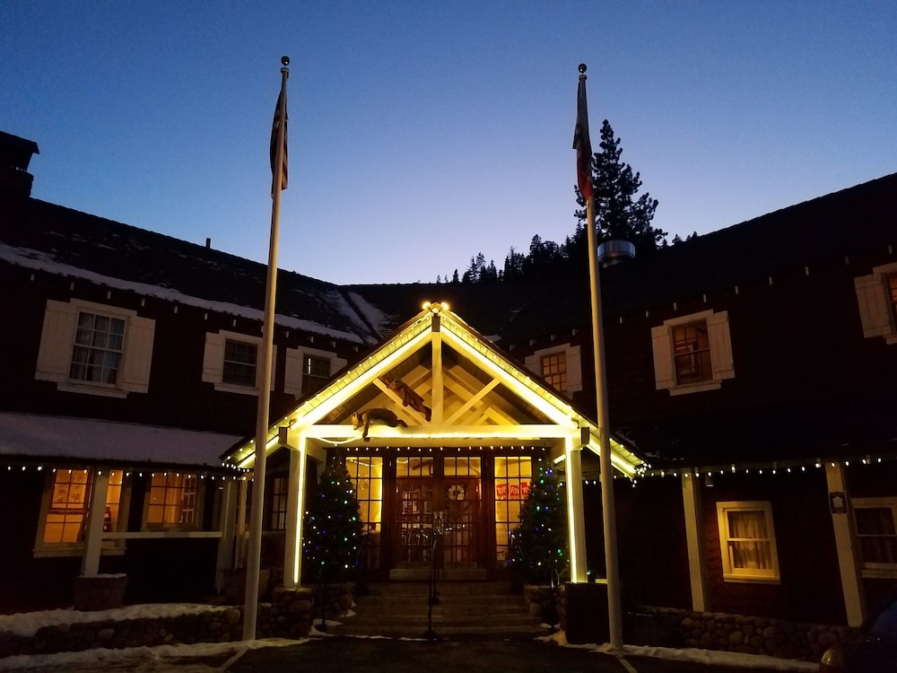 River Ranch Lodge & Restaurant - Tahoe City, CA