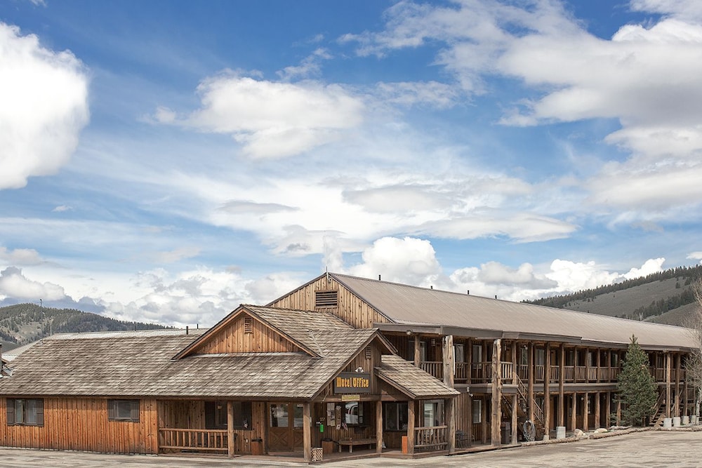 Mountain Village Lodge - Stanley, ID