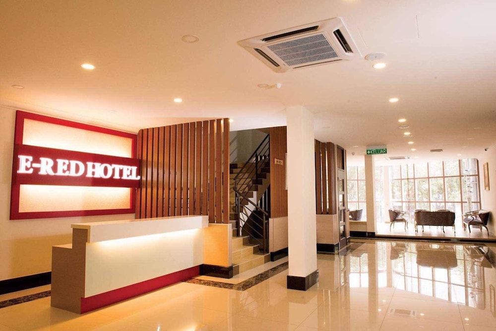 E Red Hotel Alma Cosmo - Simpang Ampat