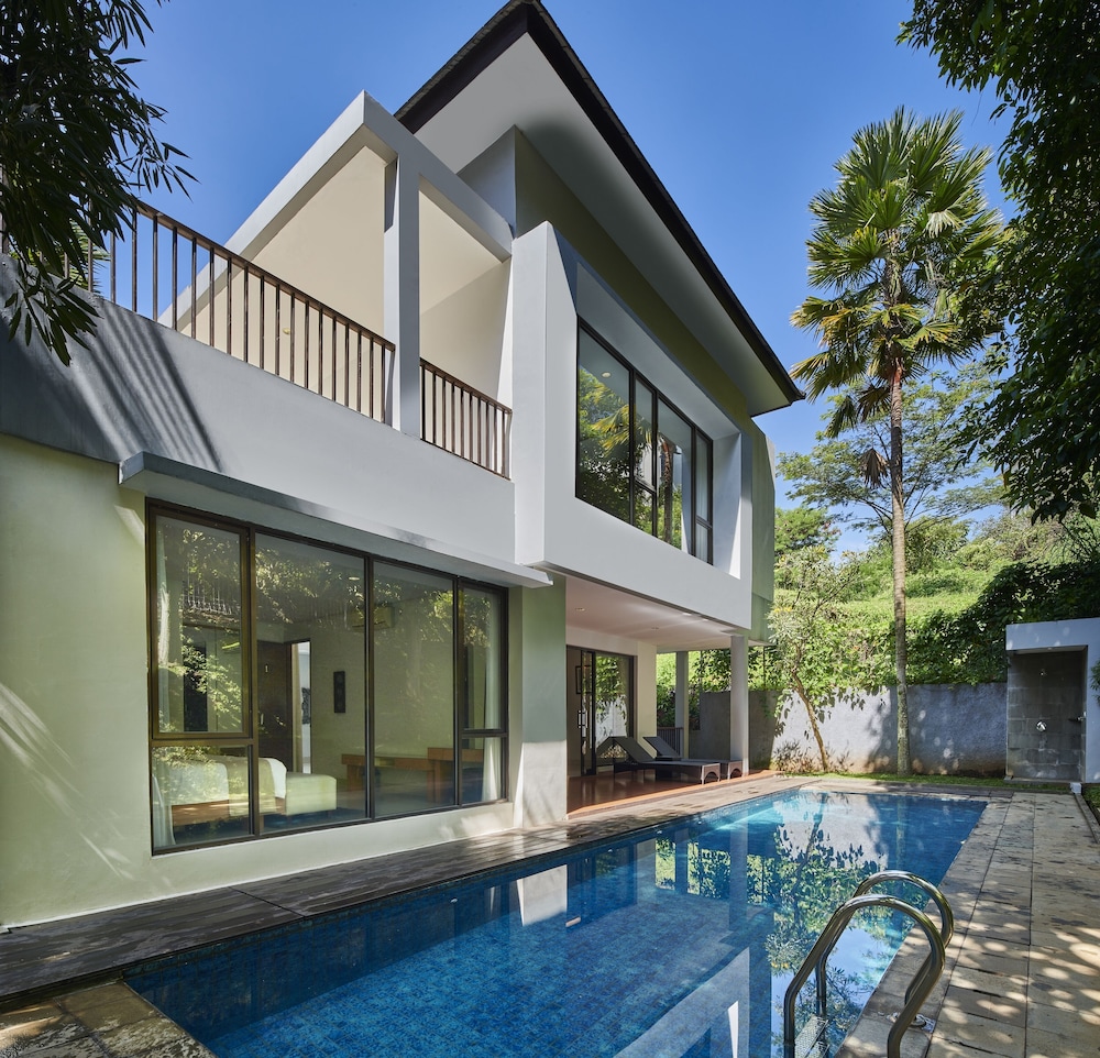 Permai 7b Villa 4 Bedroom With A Private Pool - Bandung