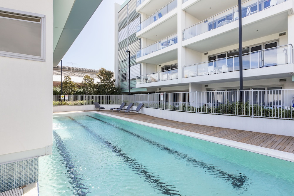 Stylish 3 Bedroom Apartment In Fremantle-outdoor Pool - Claremont