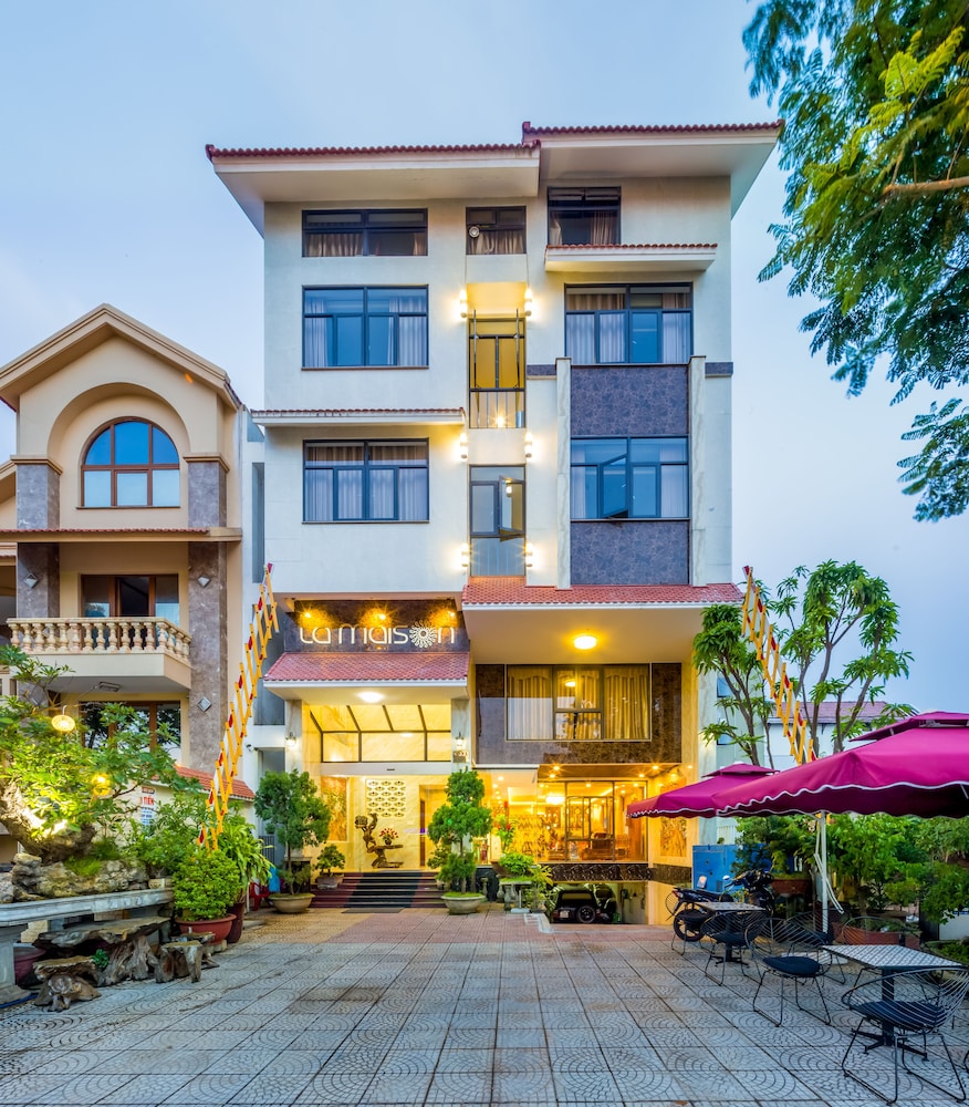 La Maison Danang Beach Hotel - Đà Nẵng