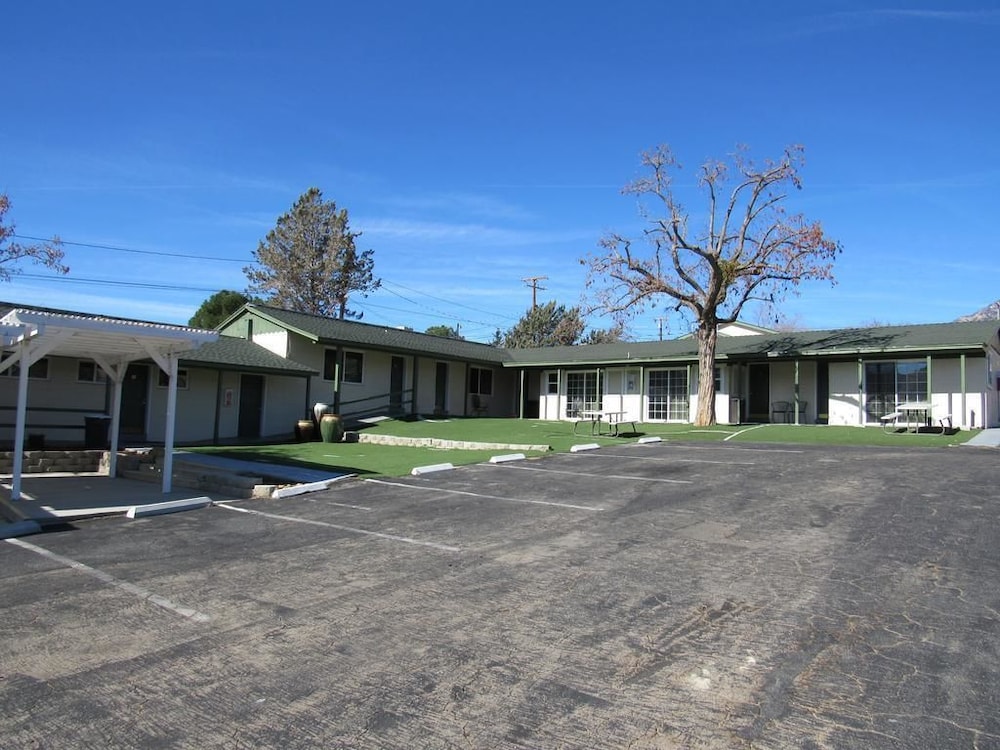 Lakeshore Lodge - Kernville, CA