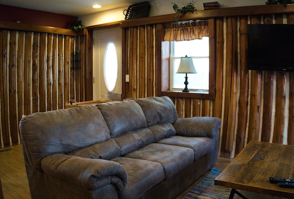 Modern Cabin With Lake Views: Unwind Up North! - Houghton Lake, MI