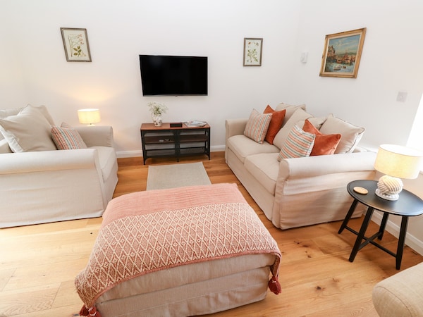 Carines Barns - Tre, Pet Friendly, Luxury Holiday Cottage In Cubert - Crantock