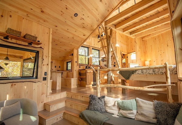 Luxury Treehouse Central Stowe/waterbury. Borders State Park. Walk To The Lake! - Stowe, VT