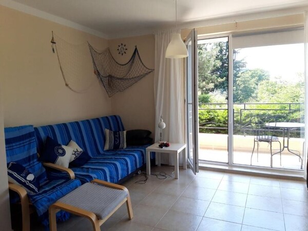 Lovely 1-bedroom Condo With Pool, 250 M To The Beach - Pomorie