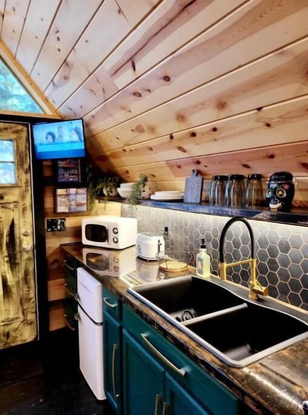 Eagles Nest A-frame: Riverfront Cabin: Add-on Treehouse Bedroom, Pet Friendly! - Indian River, MI