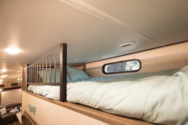 Luxury 3-bedroom 42' Home On Wheels With Bunk Room & Loft - Santa Maria, CA