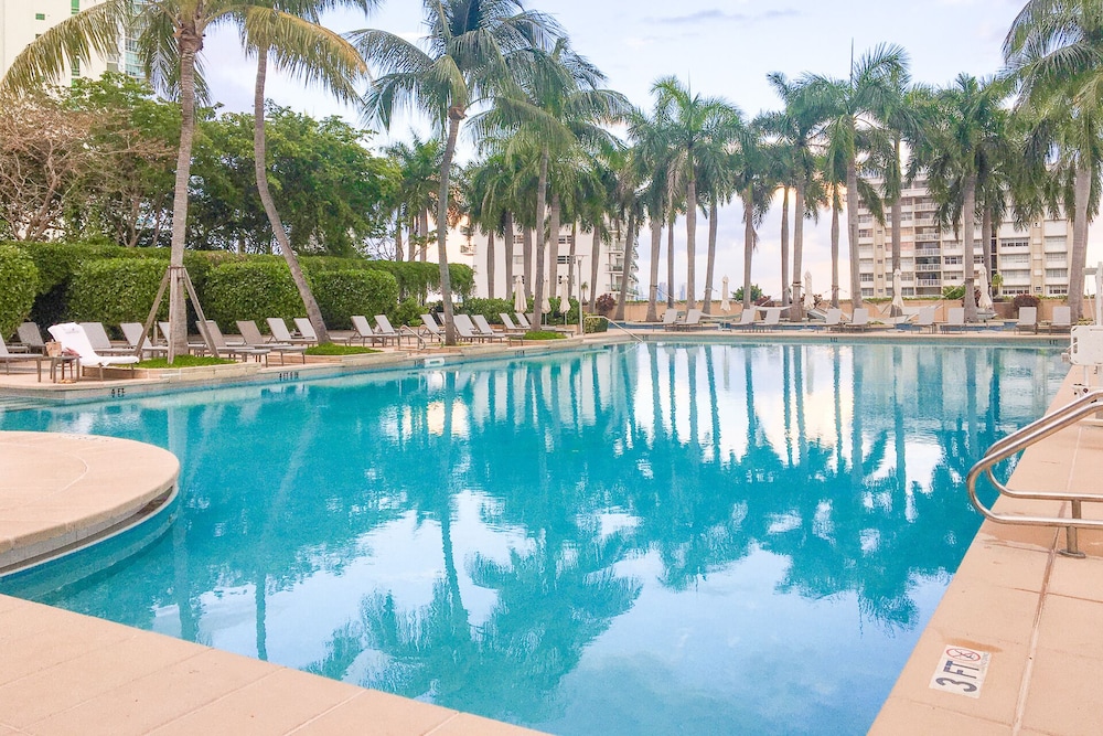 Lovely Four Seasons Resort Great View - Key Biscayne, FL