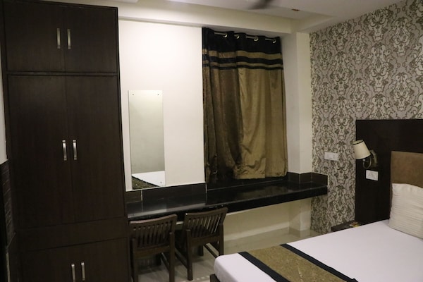 Hotel The Black Gold - Deluxe Room\n - Chandigarh
