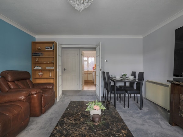 Pass The Keys | Spacious 2 Bed Apartment Central Windsor - Windsor