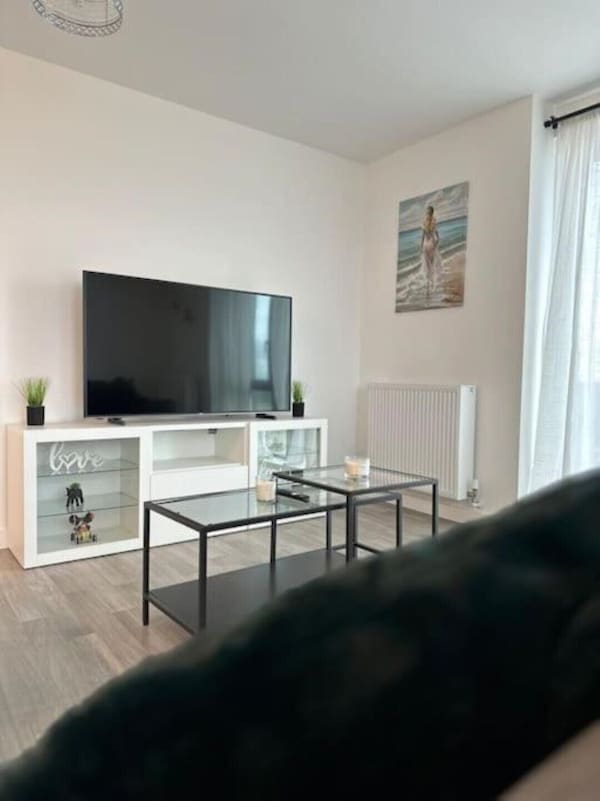 New Modern 2 Bedroom Apartment! - Dagenham