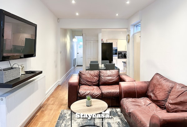 This House Is A 4 Bedroom(s), 1 Bathrooms, Located In Manchester, England. - Piccadilly Station - Manchester