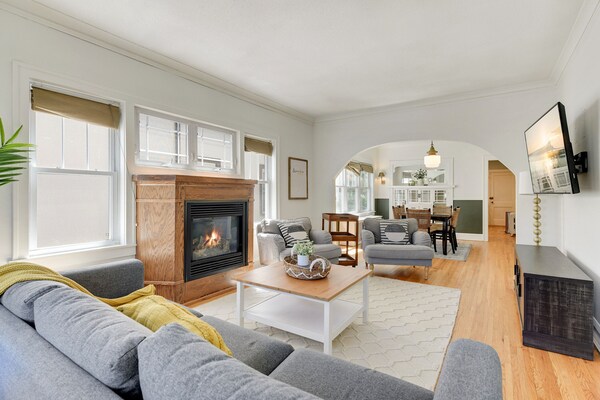 Beautifully Remodeled Main Floor Unit W/ Cozy Fireplace! 5 Minutes To Downtown! - New Hope, MN
