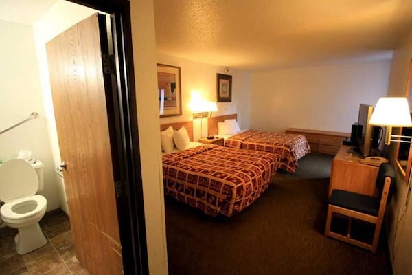 Deluxe Queen Room With Two Queen Beds Non-smoking - Blaine, MN