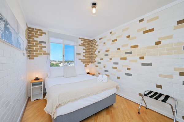 Right On The Doorstep Of Both Central Fremantle And The Famous Wray Avenue Precinct - Fremantle