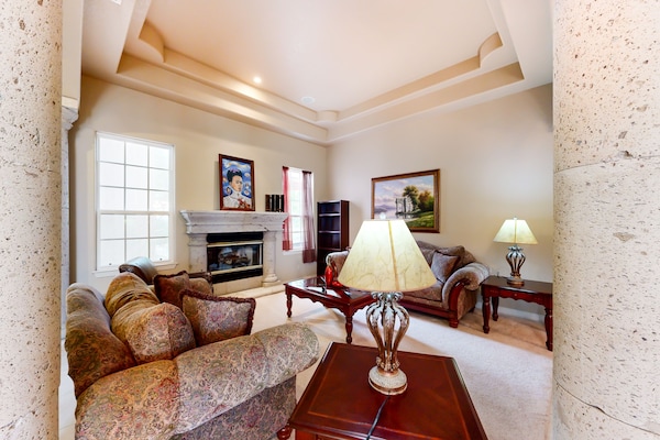 Dog-friendly Luxury Home With Private Pool, Fireplaces, Home Theatre, Grill, W\/d - Kerrville, TX