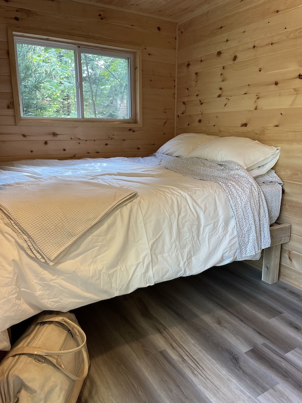 Cozy Tiny Home, Immersed In The Forest, Overlooking The Pond! - Caledon