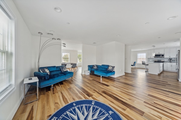 Casa Azul New Modern 4.5 Bd Rm 2.5 Bthrm Getaway Steps From Nautical Mile Marina - Long Beach, NY