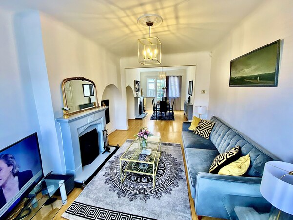 Stunning Morden Cozy 3 Bedroom House W\/fireplace-7 Miles From Central London - Bromley
