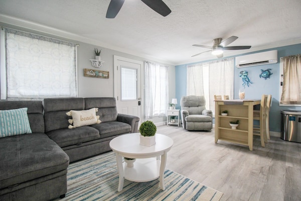 Charming Englewood Home, Cottage 2 - Englewood, FL
