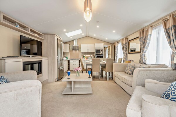 Stunning Luxury 2-bed Lodge Near To New Forest And Milford On Sea Sleeps 6 - Milford on Sea