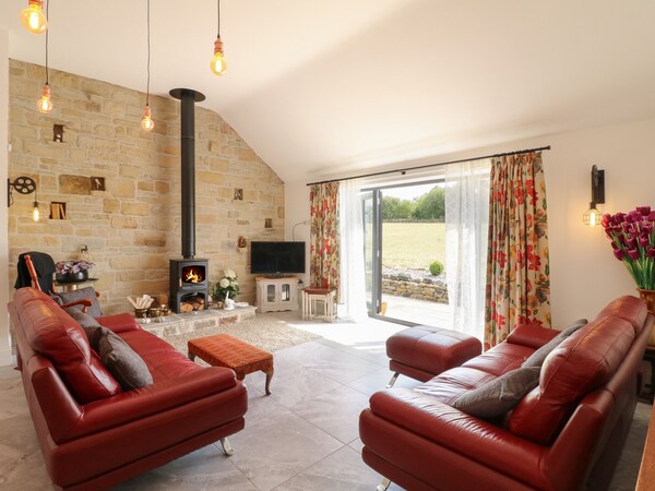 The Cottage, With Open Fire In Stone Edge - Chesterfield