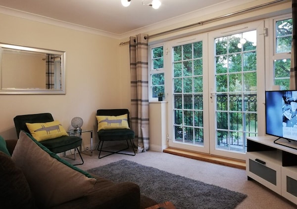 Brand New 2 Bed In One Of Newbury's Oldest Buildings (19sc) - ニューベリー