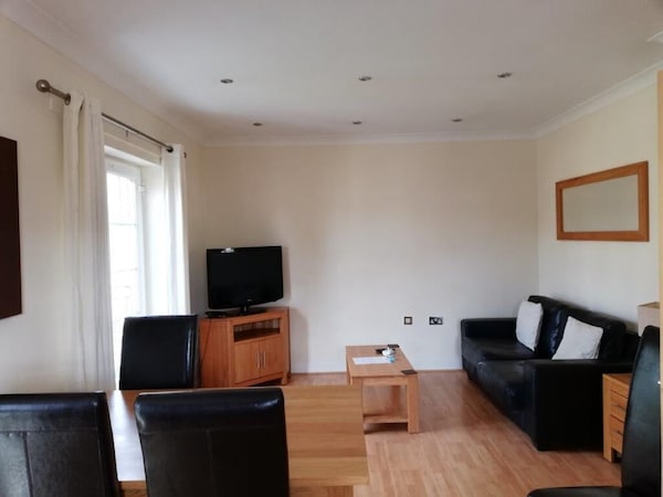 Brand New 2 Bed In One Of Newbury's Oldest Buildings (7sc) - 뉴버리