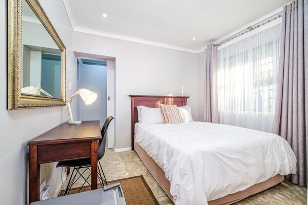 Tranquil Bed And Breakfast In The Heart Of Sandton - Sandton