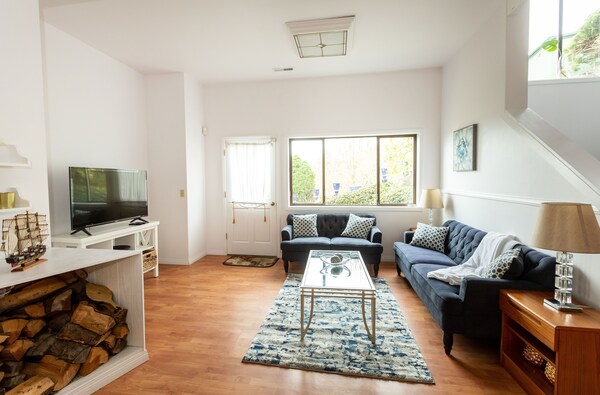 Sound View Living - Guest House - 2 Bedrooms - Edmonds, WA