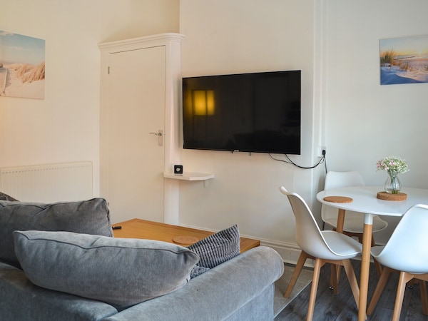 2 Bedroom Accommodation In Hornsea - Hornsea