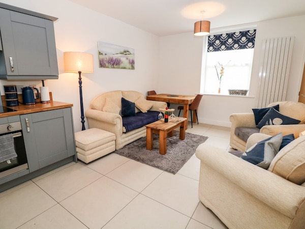 The Groom's House, Pet Friendly, Character Holiday Cottage In Buxton - Buxton