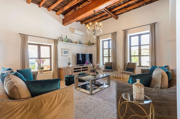 Luxury Private Holiday Villa With Private Pool, Ibiza Villa 1292 - Santa Eulalia, Perou