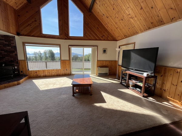 Midnight Sun Manor, Minutes From Downtown, Bayview, Sauna, Deck, Pet On Approval - Halibut Cove, AK