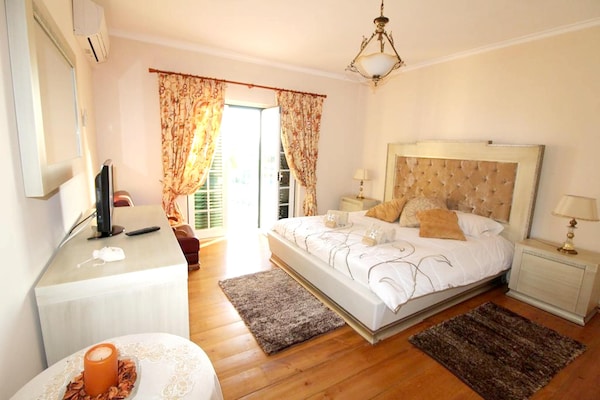 Homerez - Big Villa 10 Km Away From The Beach With Swimming-pool And Jacuzzi - Mação