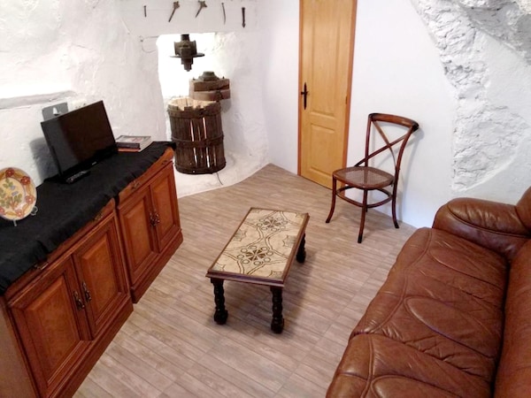Homerez - Beautiful House For 5 Ppl. With Terrace At Arnedillo - Arnedo