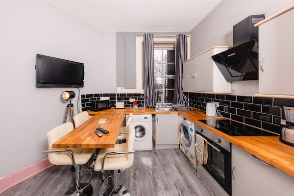 Super Central 4 Bedrooms Apartment By Calton Hill - Leith