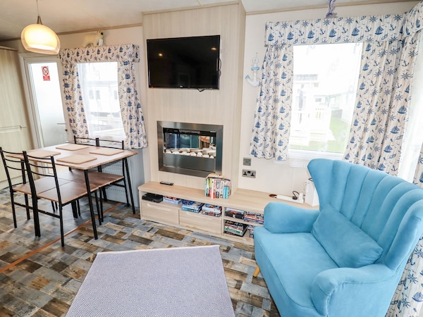Beachcomber D35, Family Friendly, With Pool In Towyn - Towyn