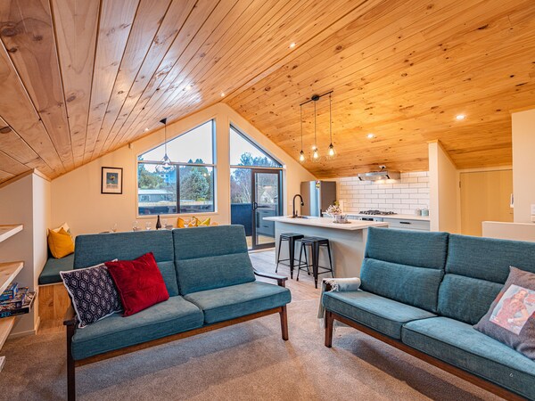Blue Door Chalet - Ohakune Bach With Spa.  Close To Town Centre. - Ohakune
